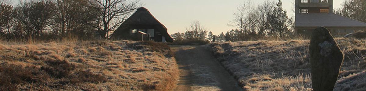 Ved udkigstårnet i Kongenshus Mindepark er der et madpakkehus