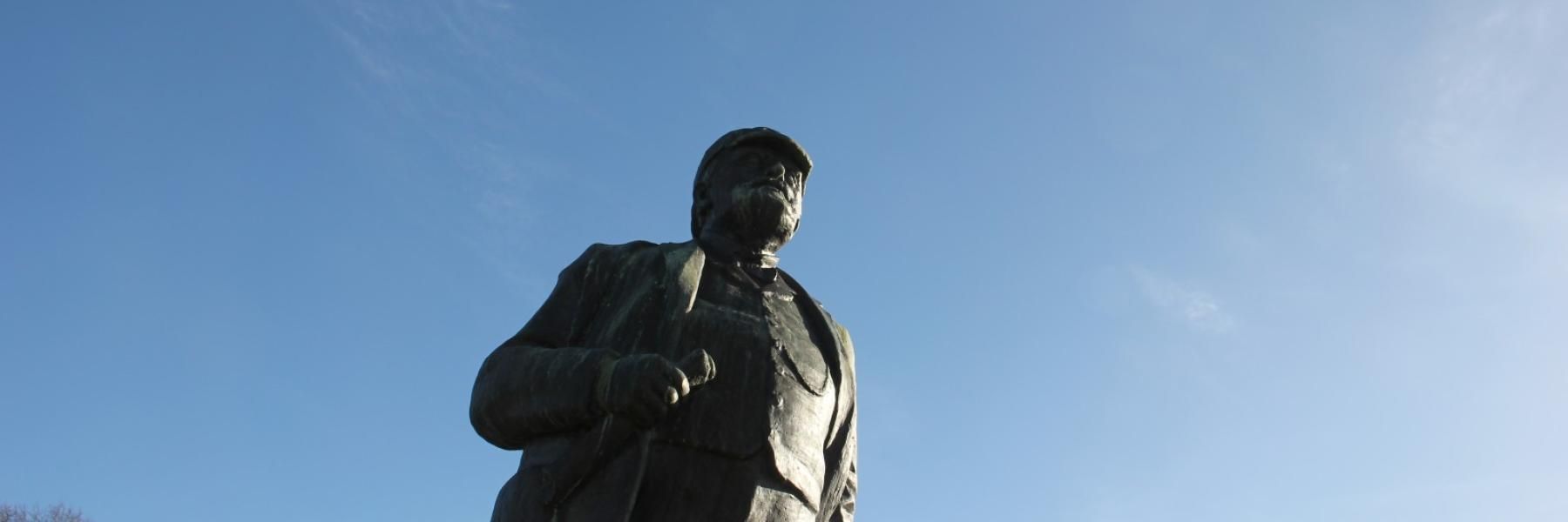 Statue af E.M. Dalgas i Viborg