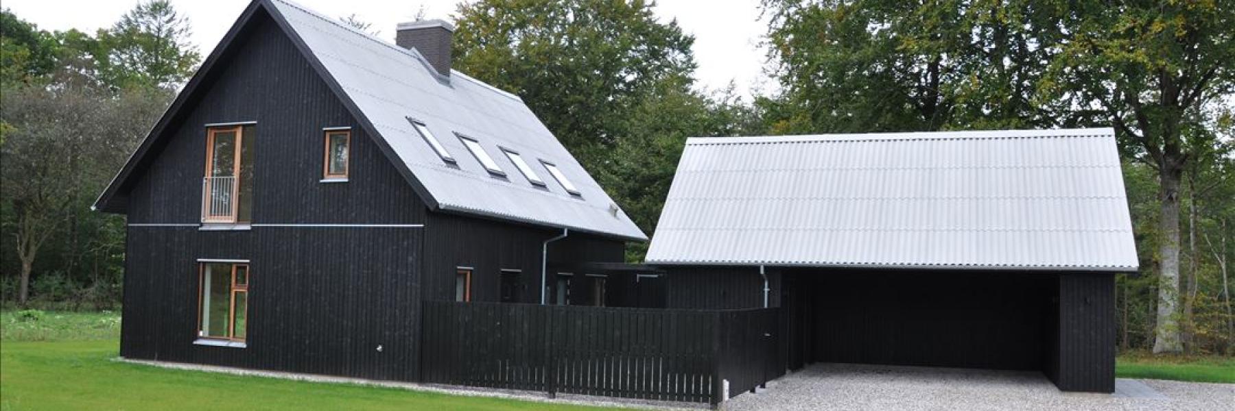 Kildehuset udlejes: Få en bolig i skovkanten nær Løgstør