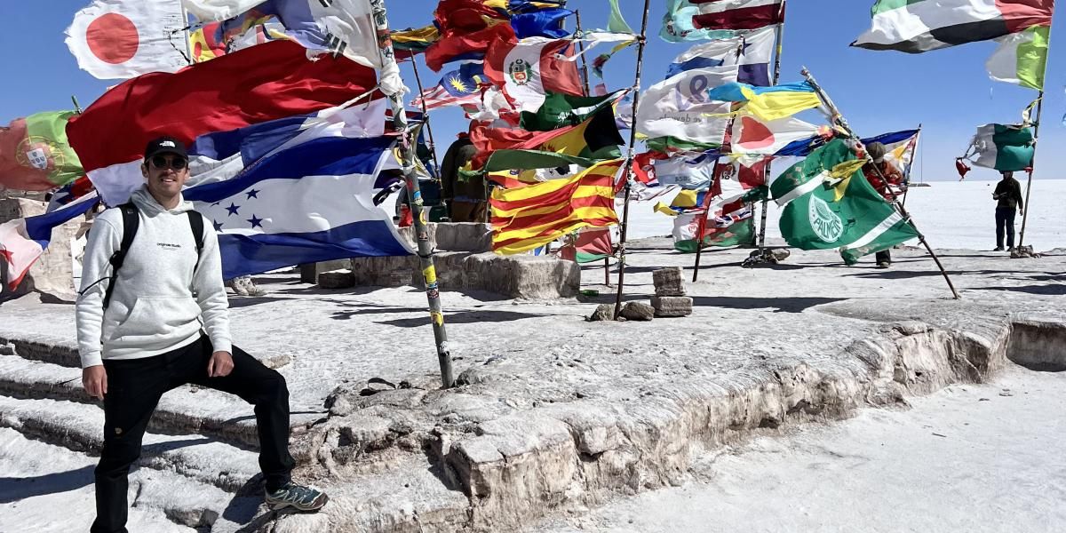 Emil Klinke Jæger i en saltørken i Bolivia.jpg