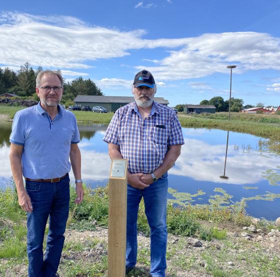 Morten Yde og Hans Kristian Nygaard ved søen i Rakkeby